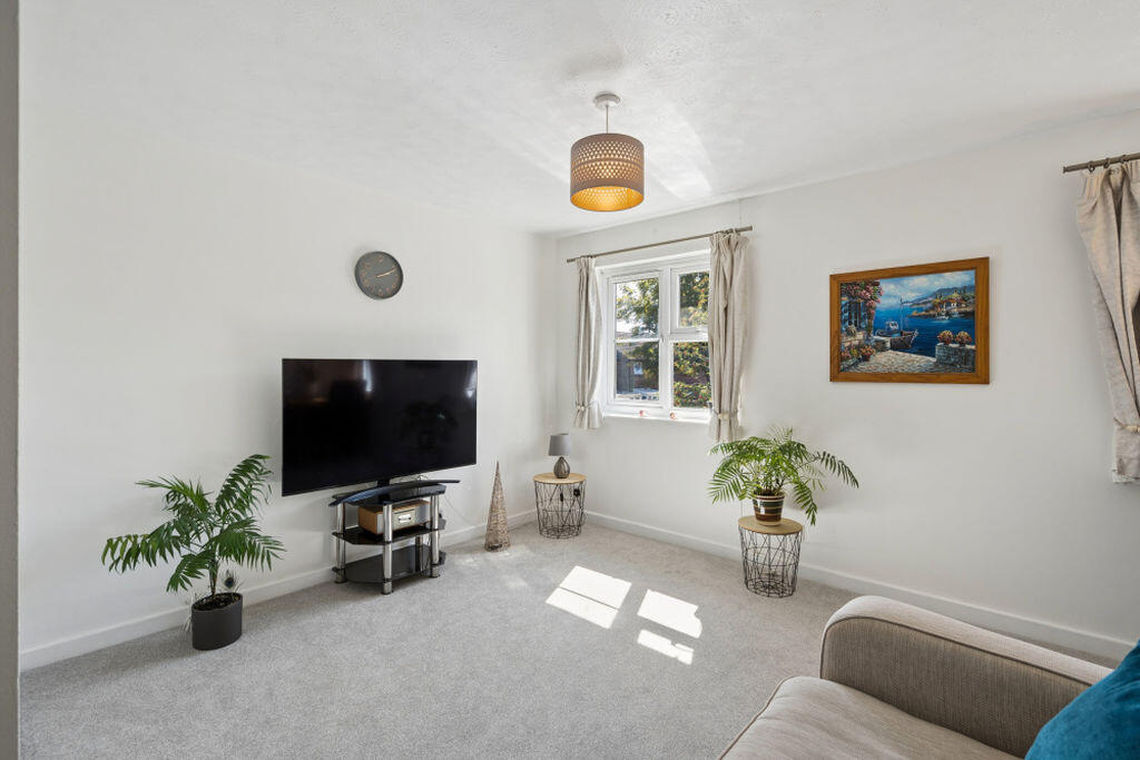 Apartment in Slough, Wooburn - View 4