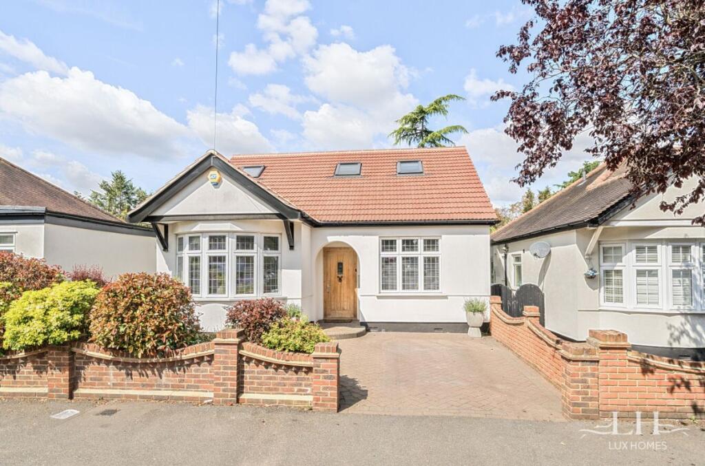 4-bed detached on Boscombe Avenue, Hornchurch, £750,000