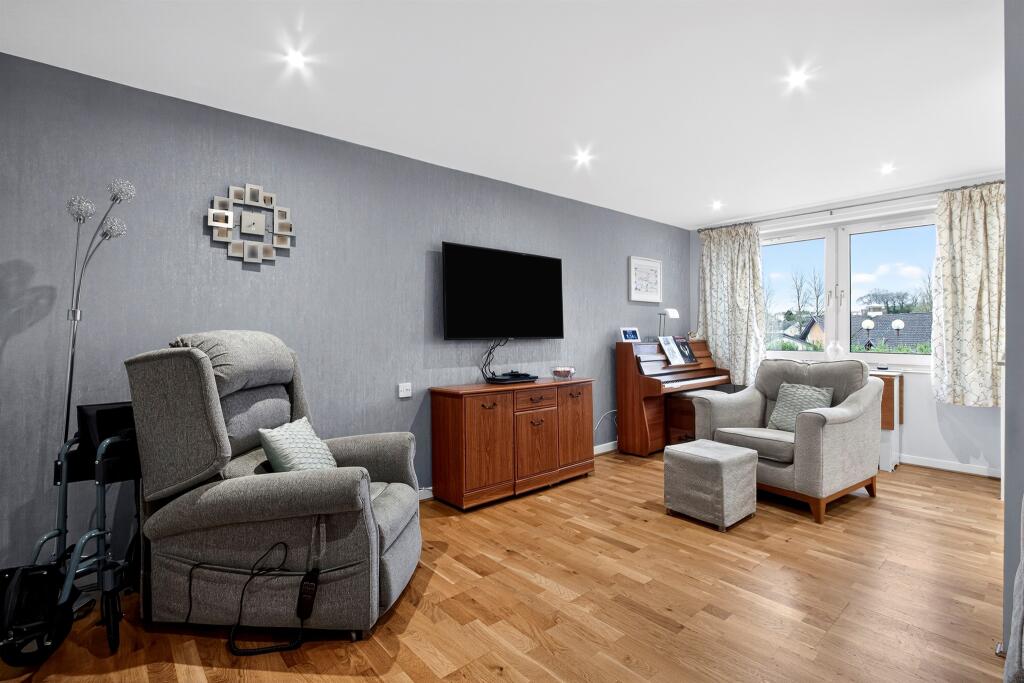 32, Springfield Court, Bishopbriggs, Glasgow photo 4