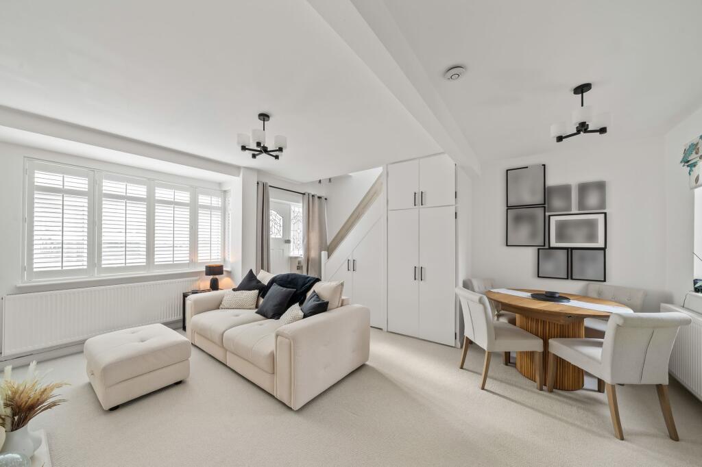 House in Kingston upon Thames - More