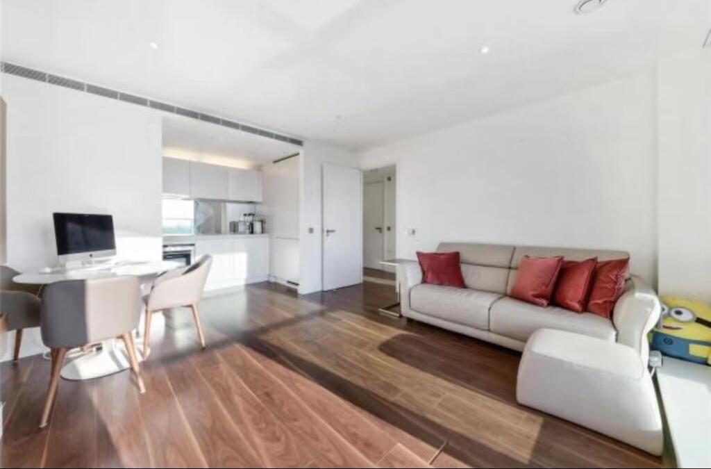 Main image of property: Pan Peninsula Square, Tower Hamlets, London