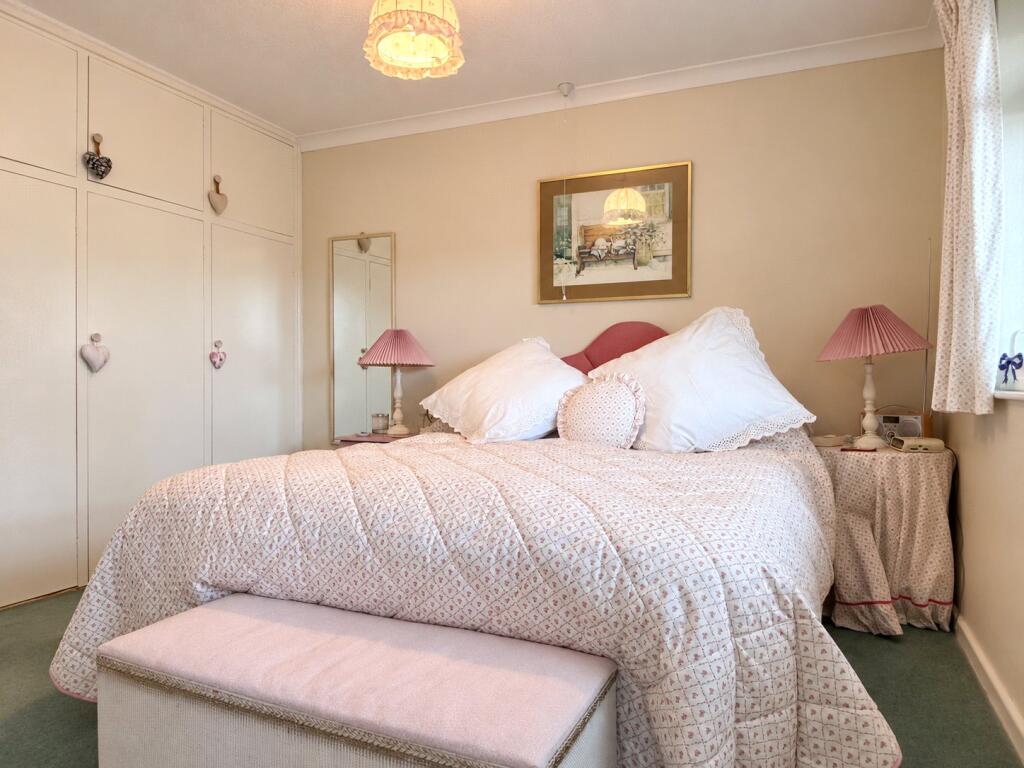 Manor Close, Chard, Somerset, TA20 photo 4