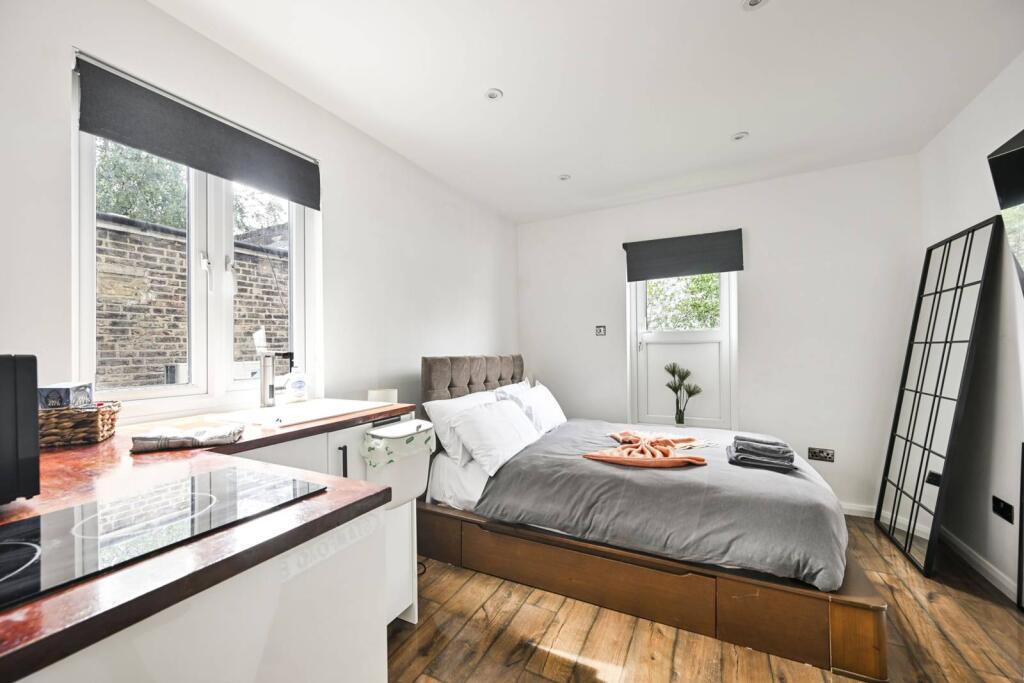 Studio flat for rent