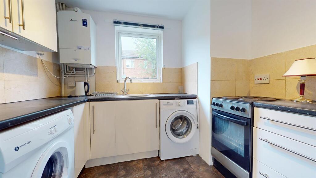 House in Milton Keynes, Fishermead, Campbell Park - View 5