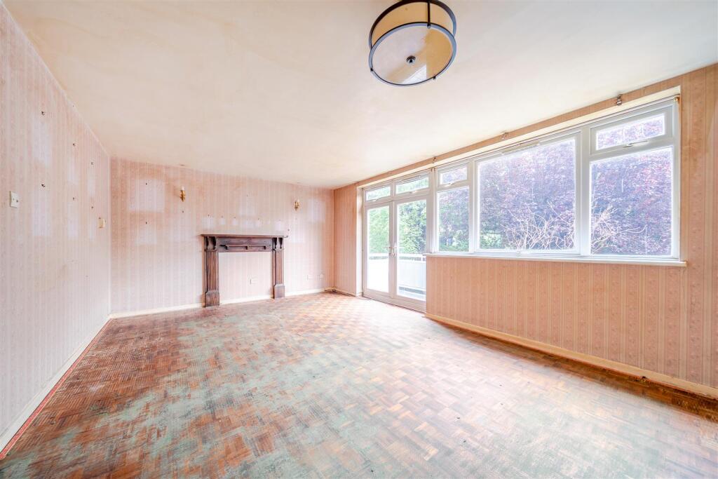 Apartment in London, Church End - View 2