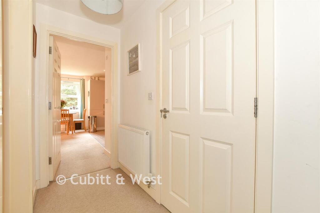 Apartment in Horsham, North Horsham - More