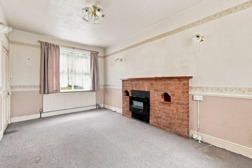 Forest Hall Road, Stansted, Essex, CM24 photo 4