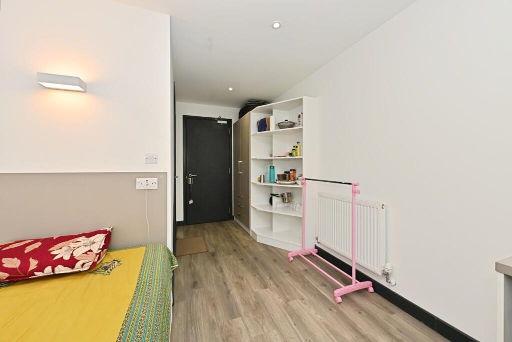 Dumfries Street, Luton, Bedfordshire, LU1 photo 3