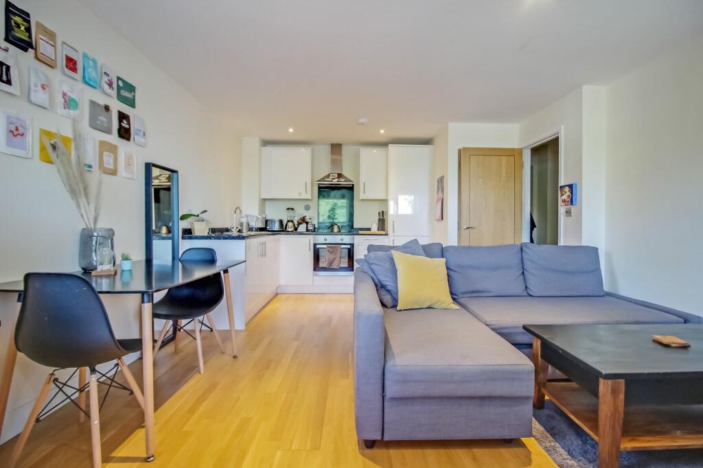 Apartment in Swindon - View 4