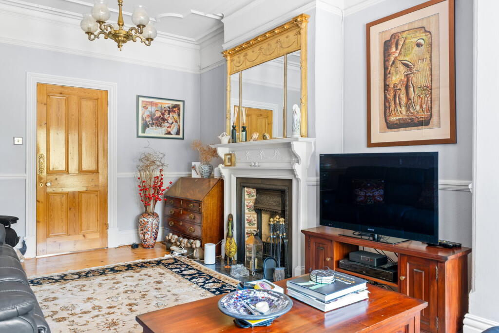 House in Croydon - More