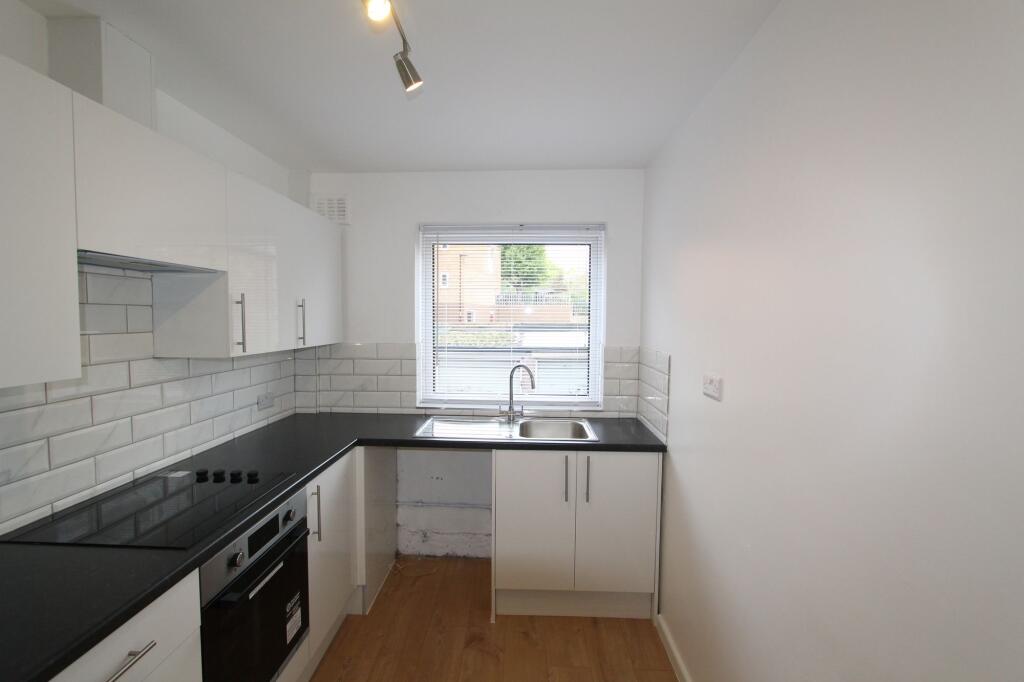 Apartment in Sheffield, Banner Cross, Ecclesall - View 3