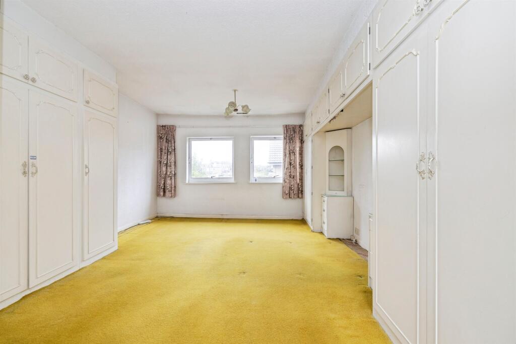 House in Hertsmere, Hertfordshire - View 5