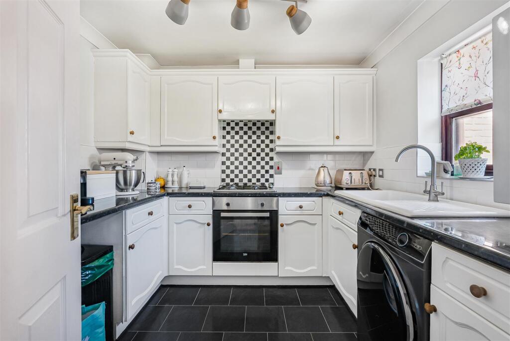 Apartment in St Albans - View 3