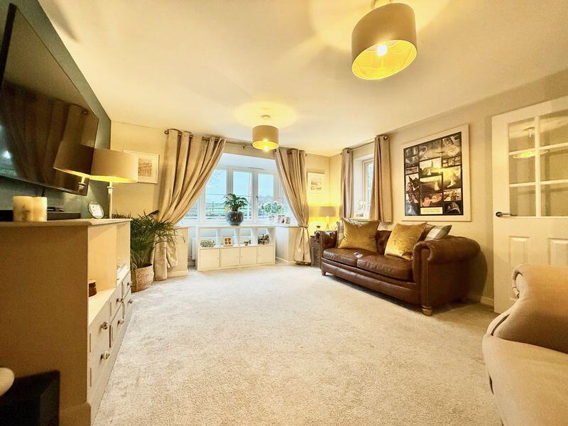 Fabulous Family Home - Stunning Location photo 4