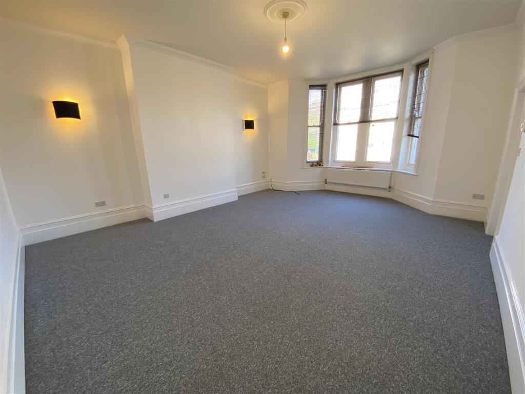 Apartment in Tonbridge - View 3