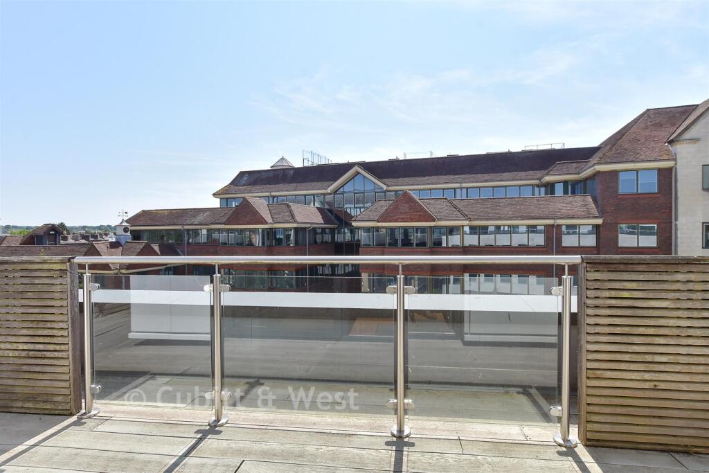 Apartment in Horsham, New Town - View 2