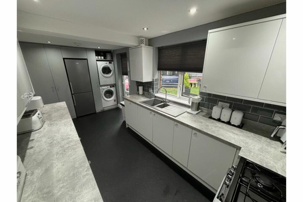 House in Hertsmere, Elstree and Borehamwood - View 3