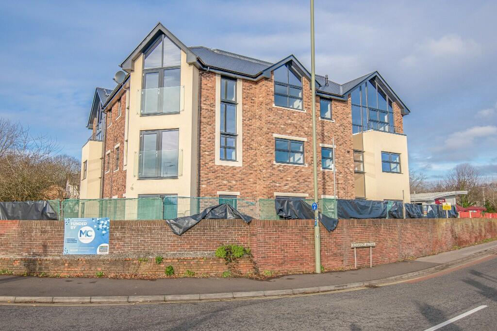 Main image of property: 192 - 194 Leigh Road, Eastleigh, SO50