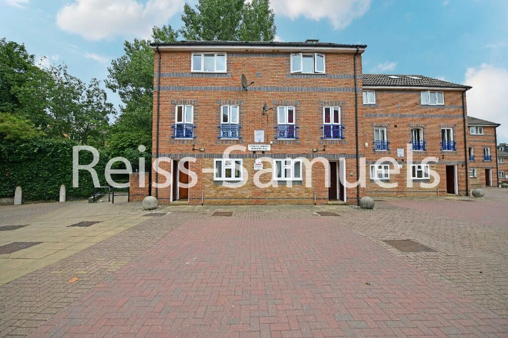5 bedroom semi-detached house for rent