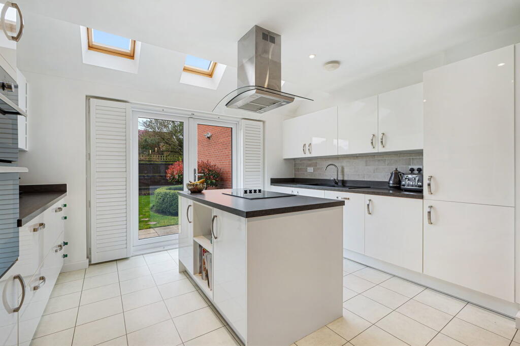 House in Bromborough, Liverpool City Region - View 3