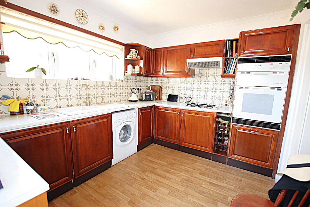 House in Clacton-on-Sea, Holland-on-Sea - View 2