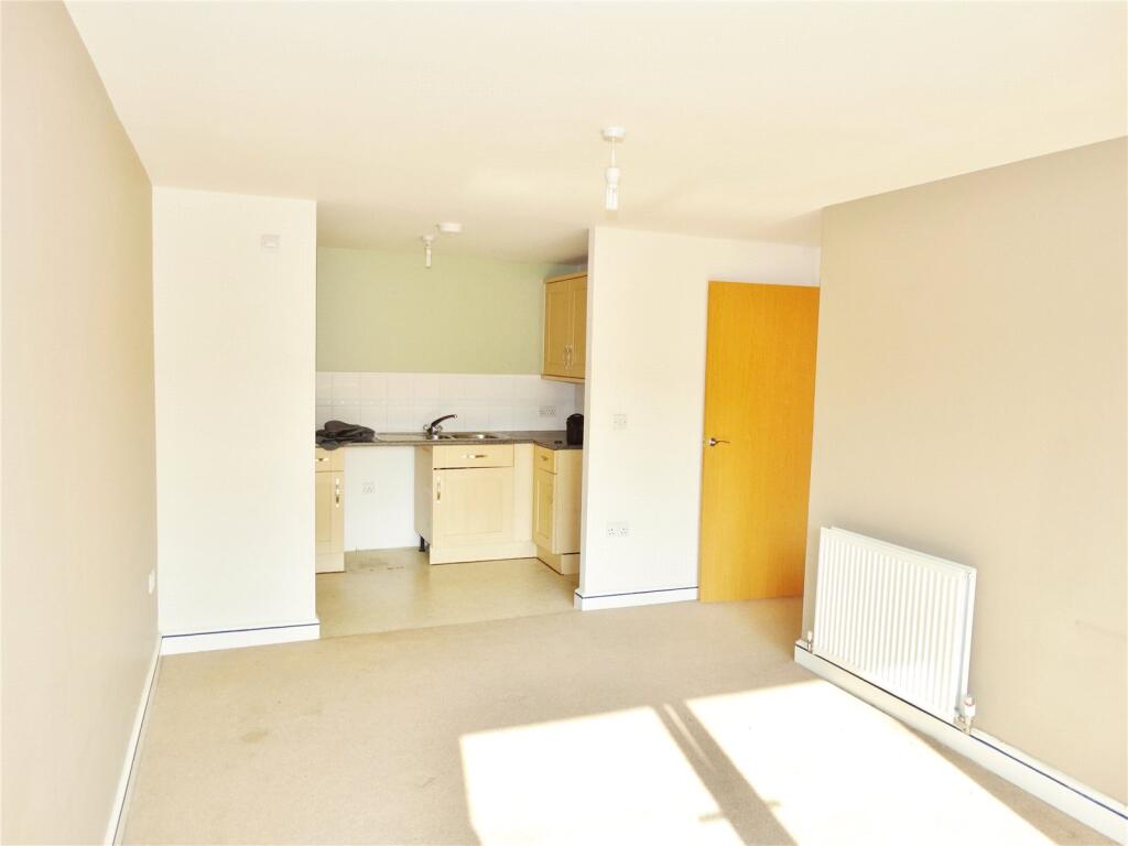 Apartment in Crawley, West Sussex - View 5