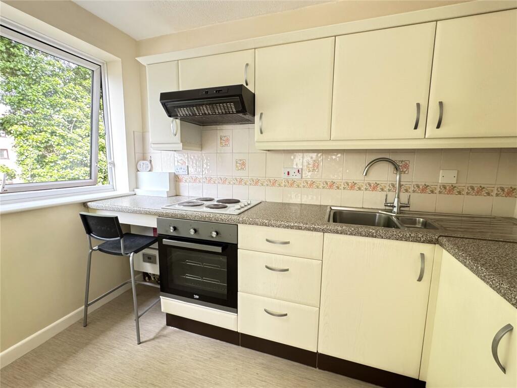 Apartment in New Forest, New Milton - View 3
