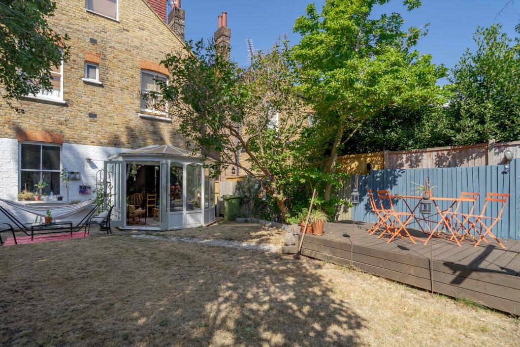 Apartment in London - View 5