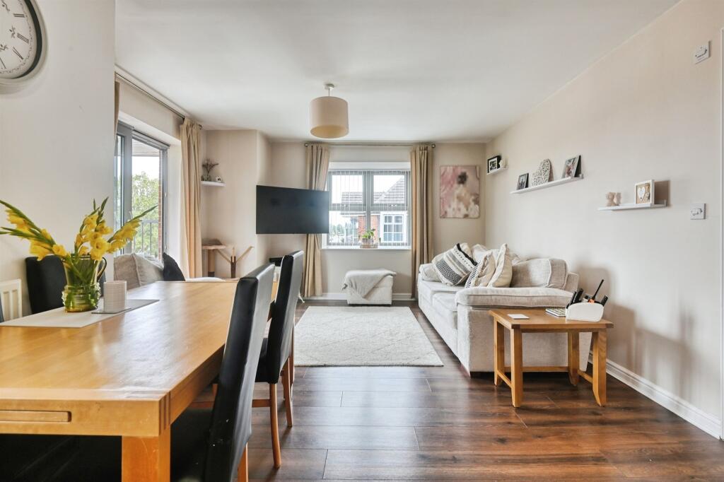 Apartment in Solihull, Chelmsley Wood - View 2