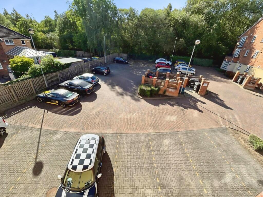 Apartment in Barnsley, South Yorkshire - View 5