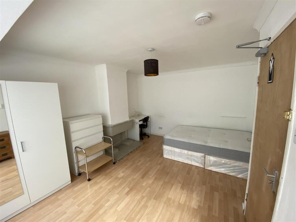 Additional image 6 of Bishops Rise, Hatfield