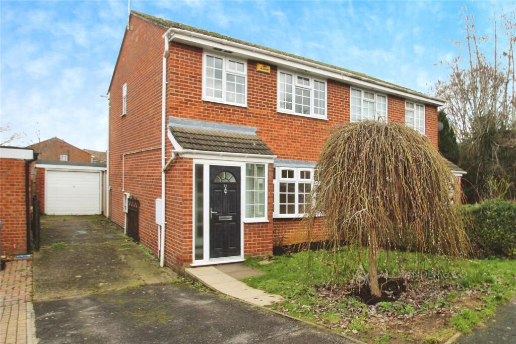 Main image of property: Hare Close, Buckingham, MK18