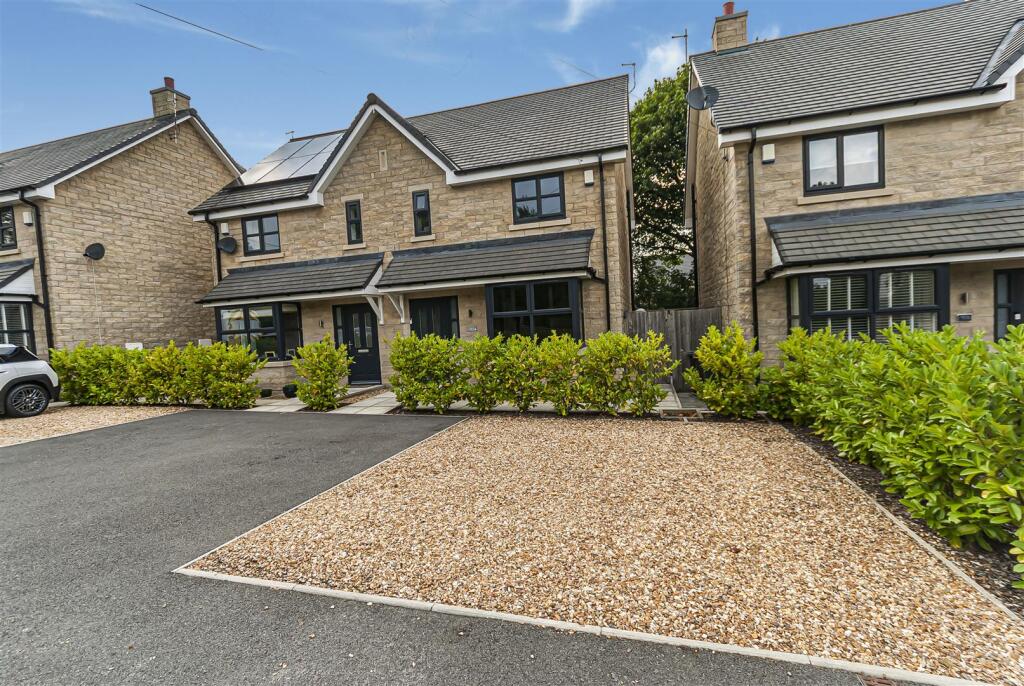 House in High Peak, Chapel-en-le-Frith - View 2