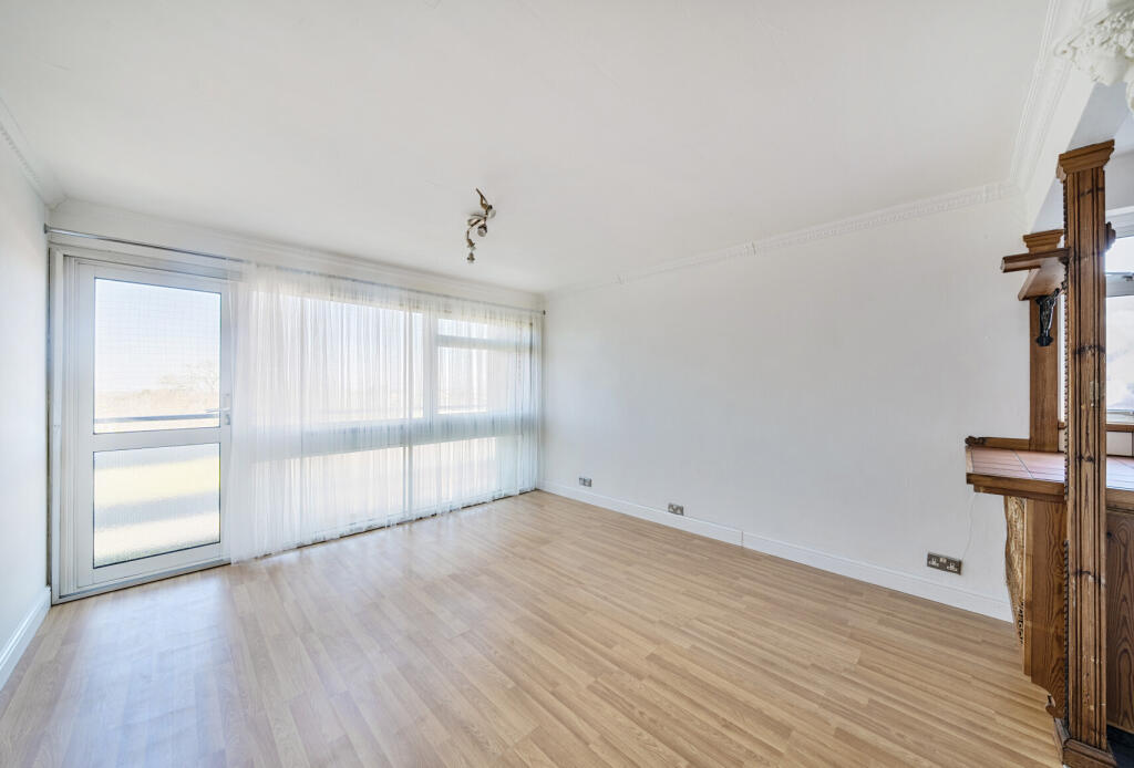 Apartment in London, Woodcote, Woodcote Green - View 2