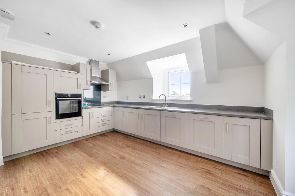 Elmbridge Manor, Village, Cranleigh, GU6 photo 2