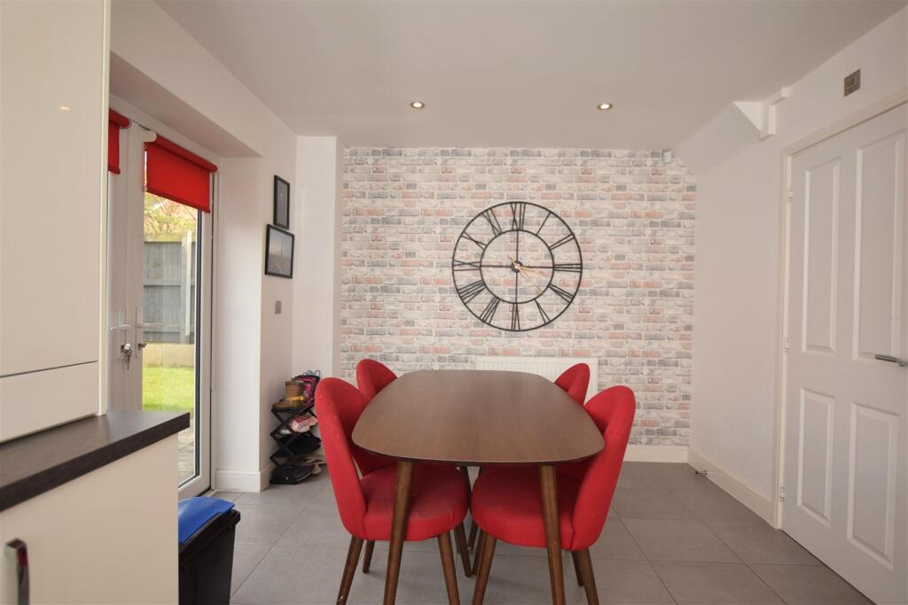 Latrigg Crescent, Middleton, Manchester photo 3