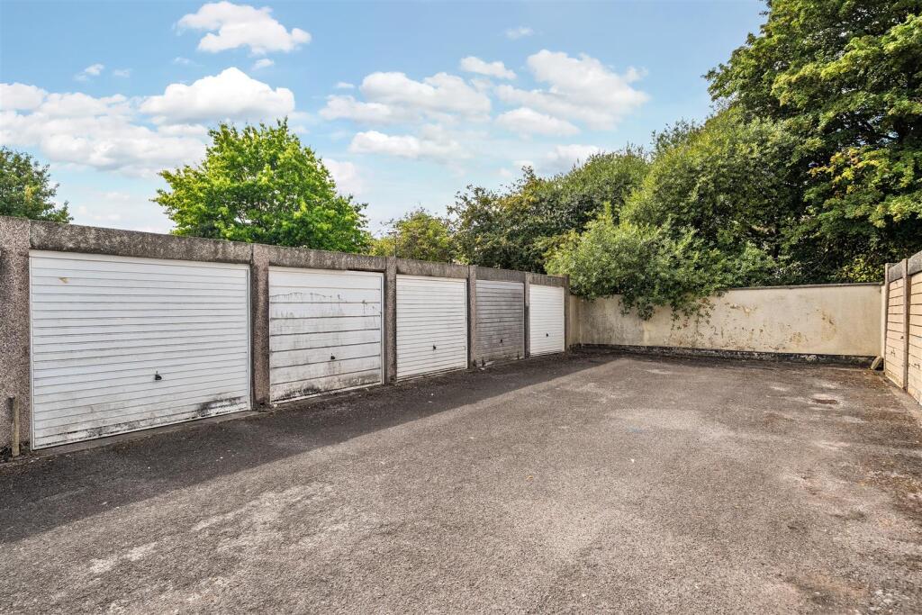 Apartment in Bristol, Hengrove - View 4