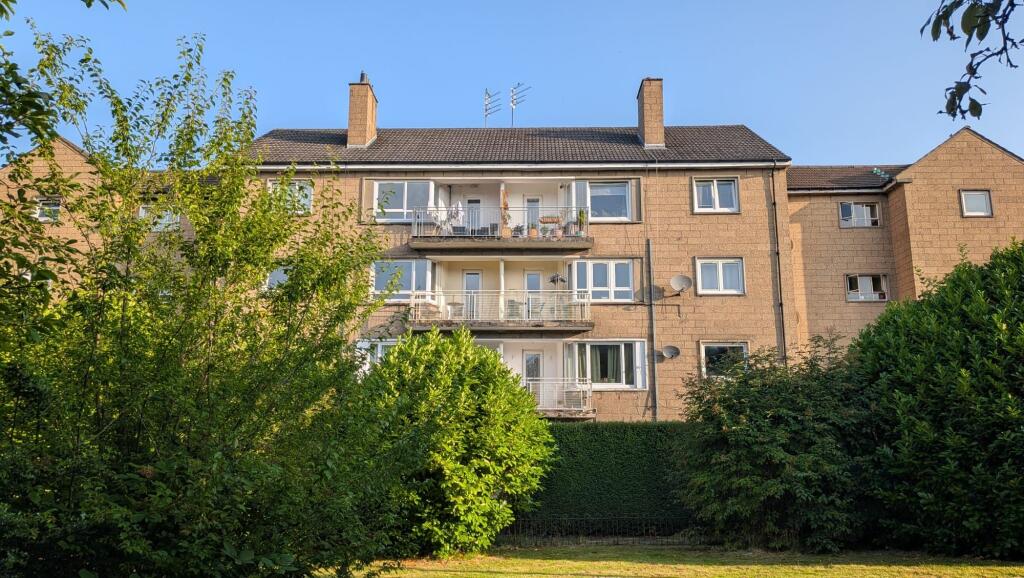 Main image of property: 130 Mossgiel Road, Flat 0/1, Newlands, Glasgow, G43 2BX