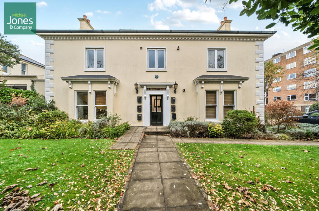 Apartment in Worthing, West Sussex - View 2