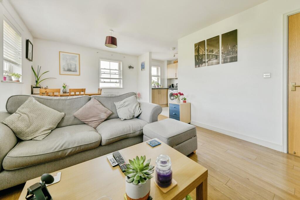 Apartment in Stevenage - View 3