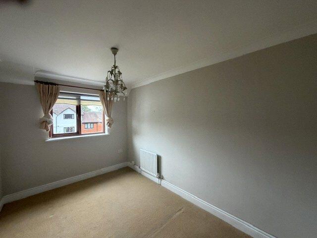 Apartment in Kingston upon Thames - View 3