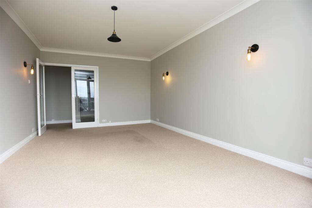 Apartment in Hove, Brunswick - More