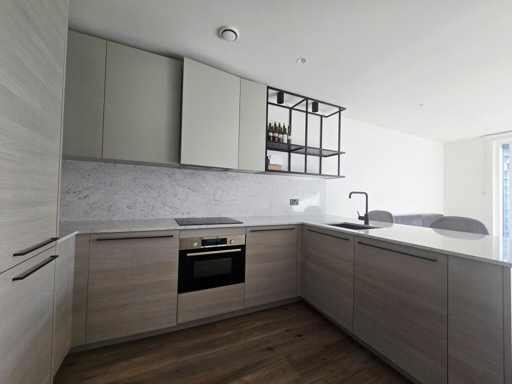 Apartment in London, Bromley-by-Bow, Blackwall - More