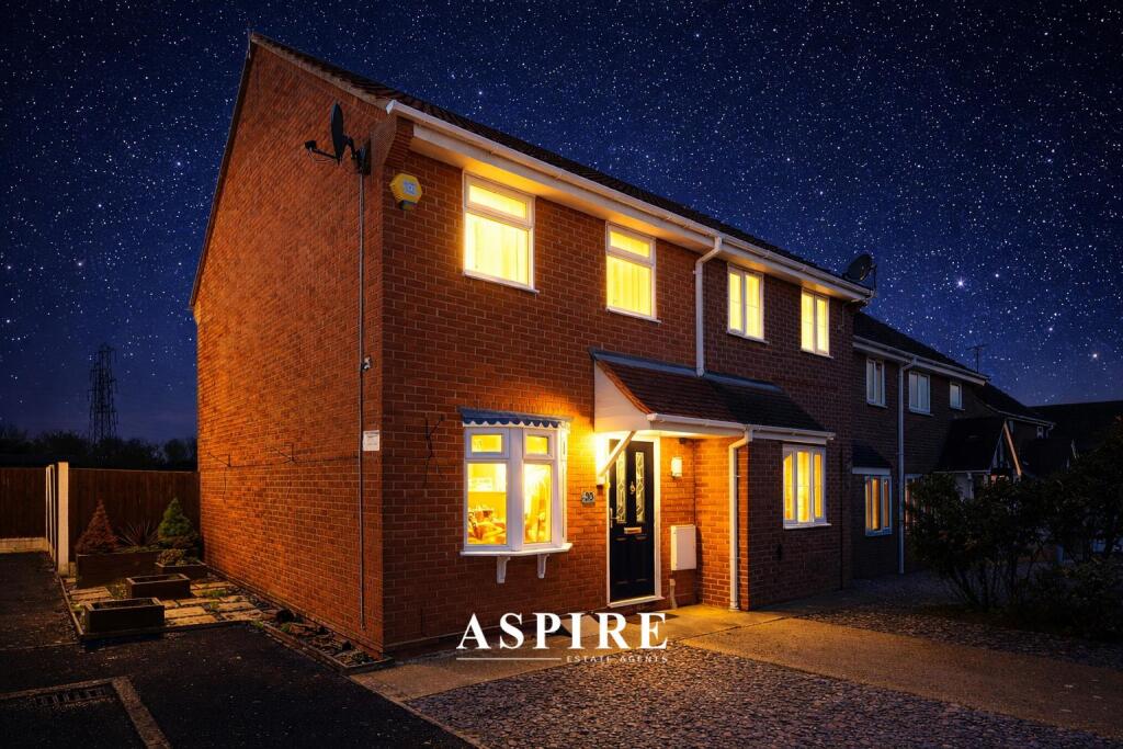 2-bed terraced on Polstead Close, Rayleigh, £325,000