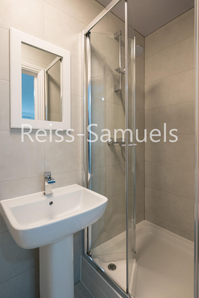 6 bedroom semi-detached house for rent