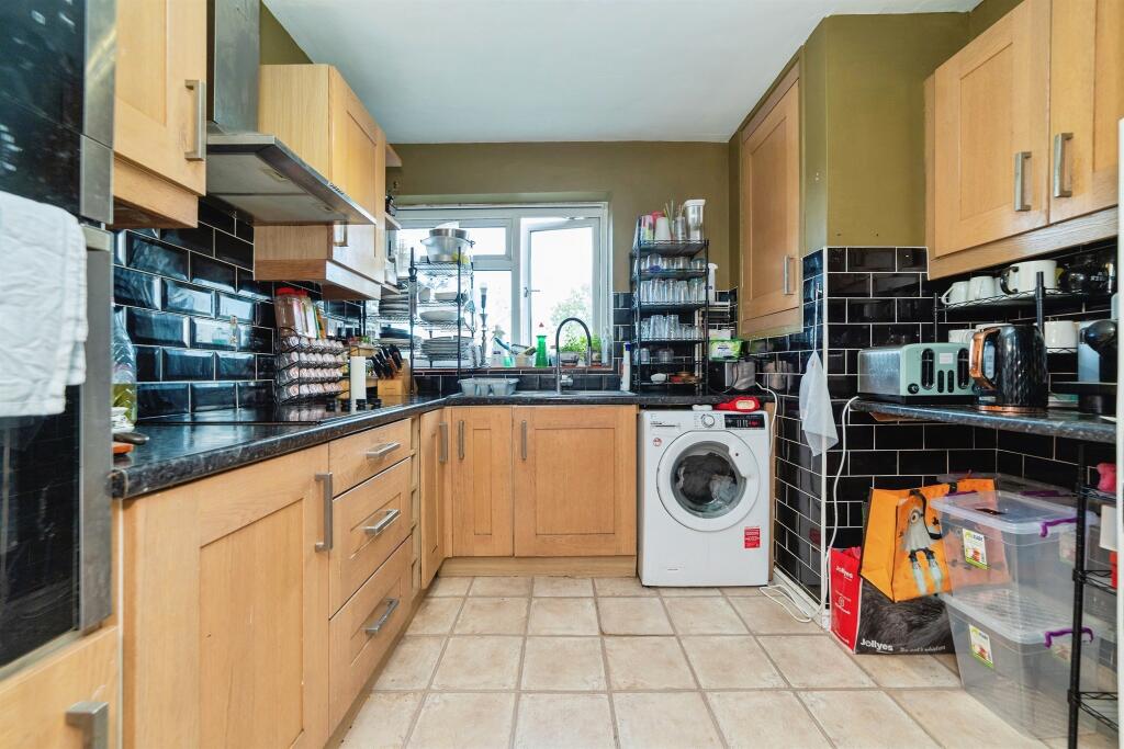 Apartment in East Hertfordshire, Hertford - View 5