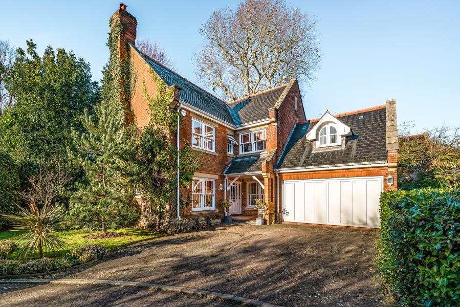 Main image of property: Upper Walk, Virginia Water GU25 4SN