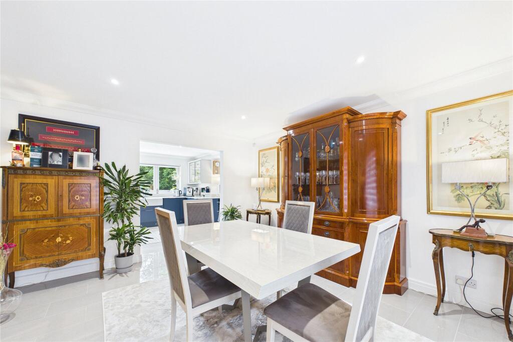 House in Surrey Heath, Heatherside - View 4
