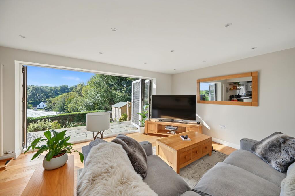 House in Huddersfield - View 3