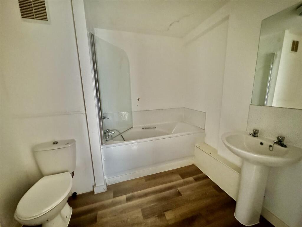 Apartment in Bradford - More